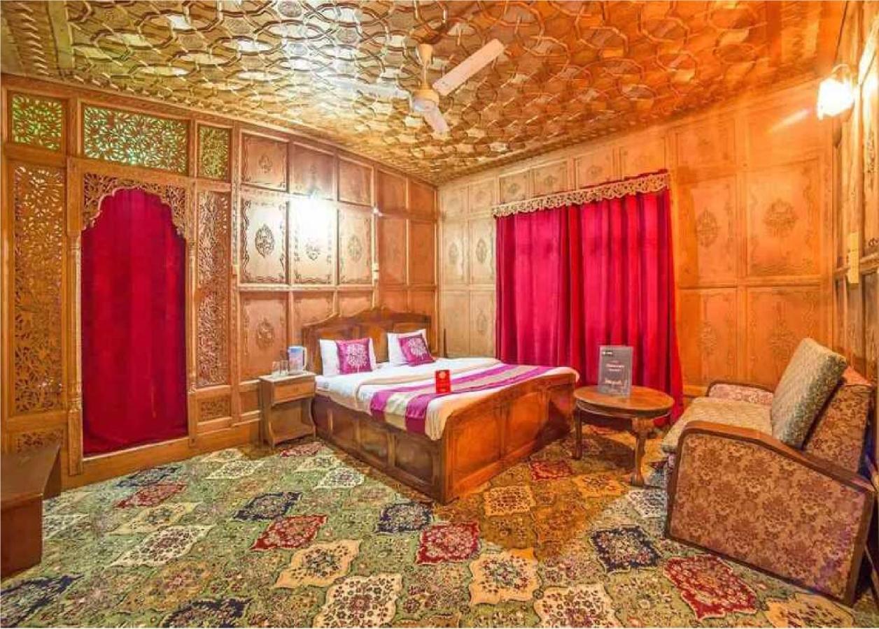 Calm Holiday Inn Срінагар Екстер'єр фото